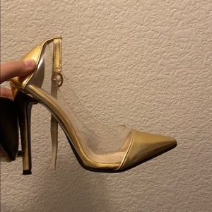 GOLD STILETTOS